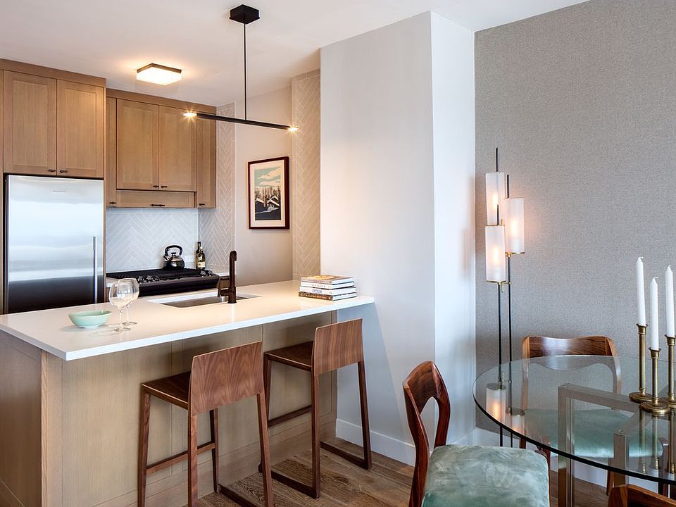 1st image of 560 W 43rd St APT 27G