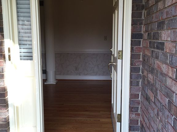 2nd image of 50 Lindley Ave