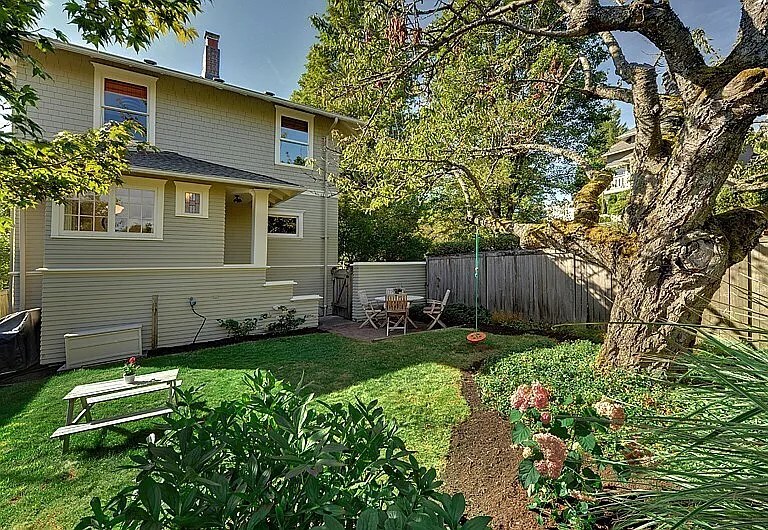 3100 E Jefferson St — Photo 15