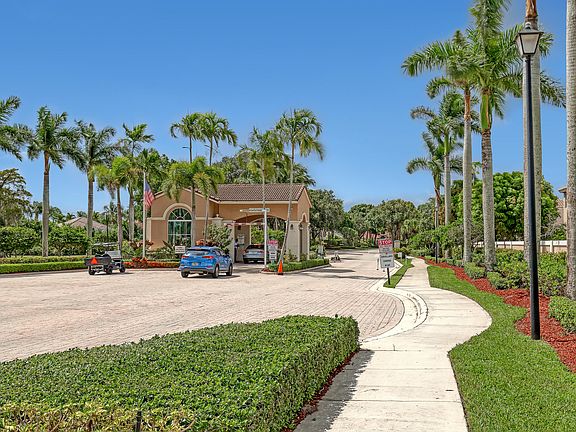 3rd image of 4411 Lake Lucerne Circle