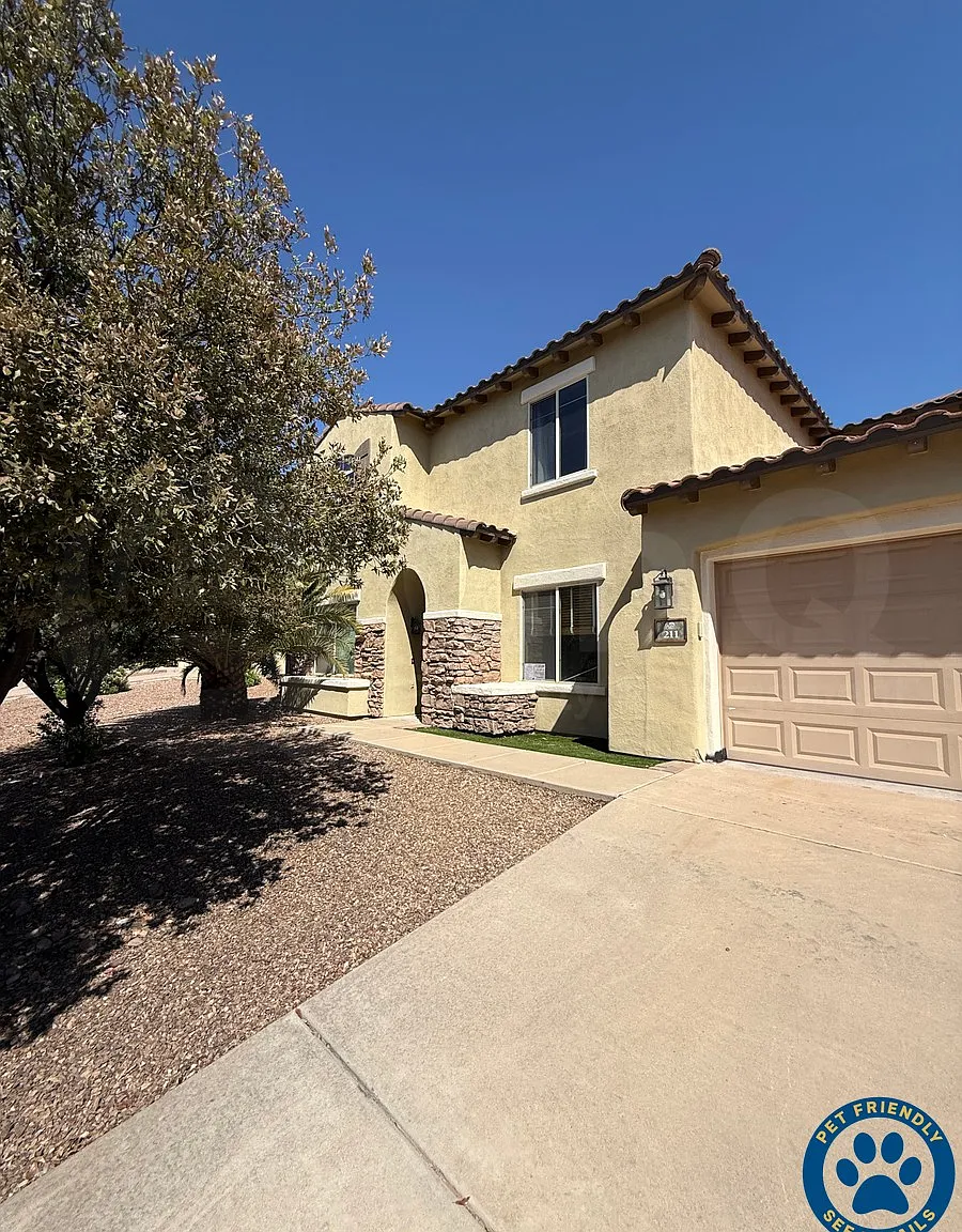 6 bed, 3.5 bath, 2758 sqft, $2,400 — Photo 1