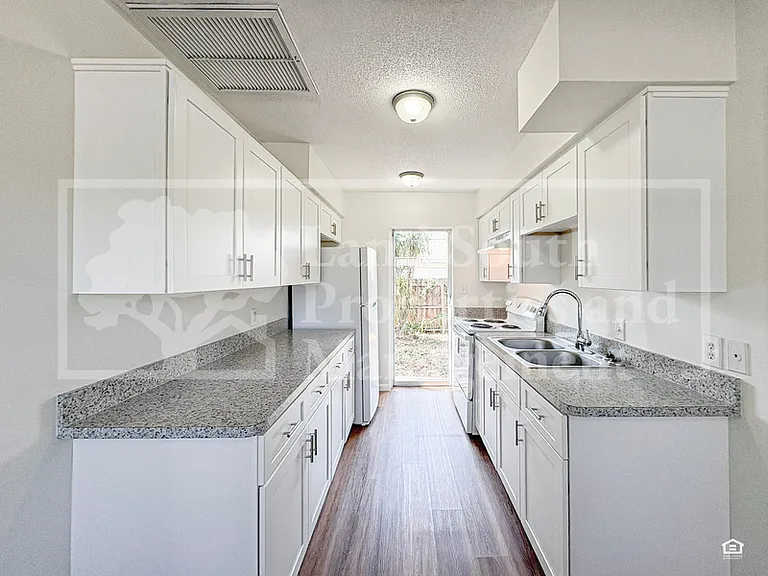 420 Allamanda Dr — Photo 6