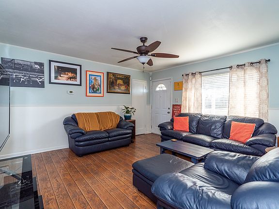4th image of 389 Travis Dr