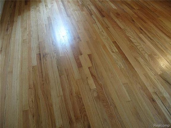 5th image of 274 Shadowlawn St