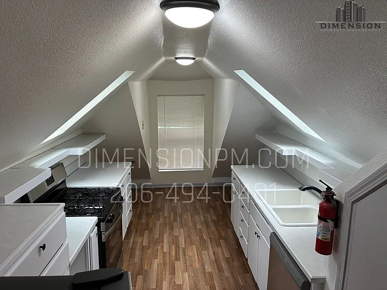 GH 121 W 3rd St — Photo 6