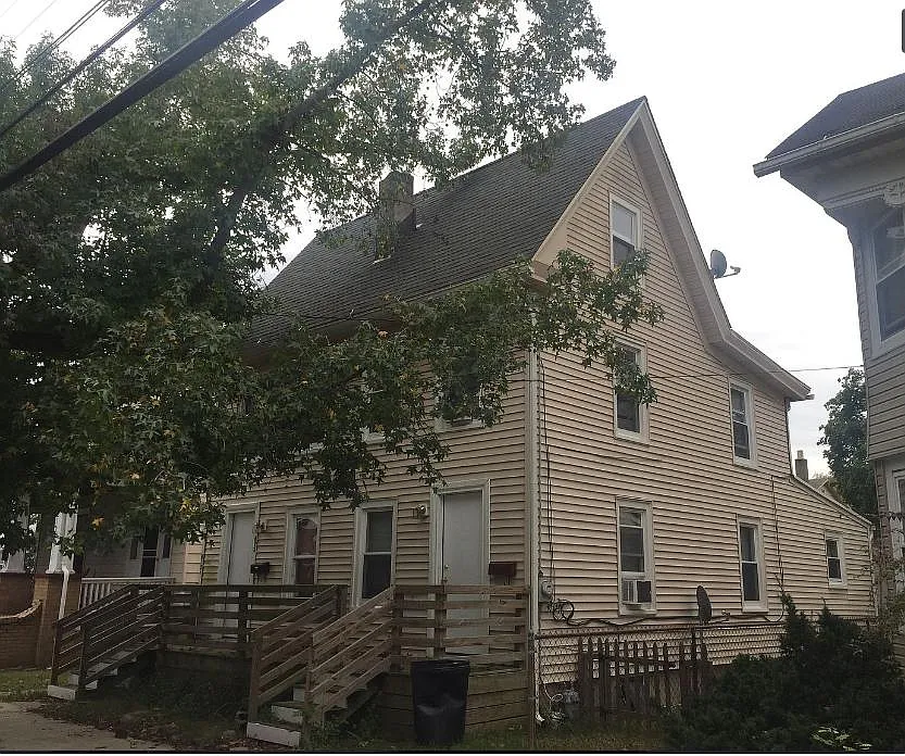 621 E Pine St photo 1