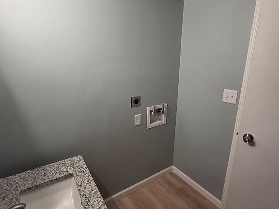 3rd image of 121A & B SW Roosevelt St #B