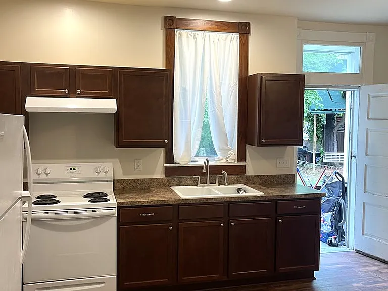 577 Lincoln Way E — Photo 4