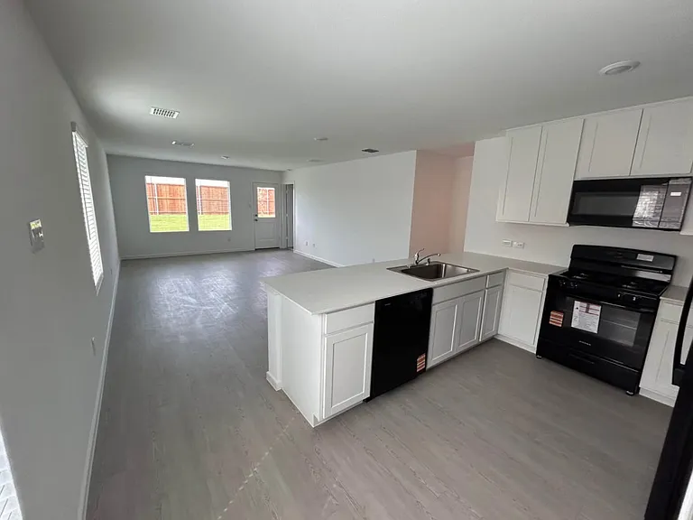 7711 Fenton Pkwy — Photo 4