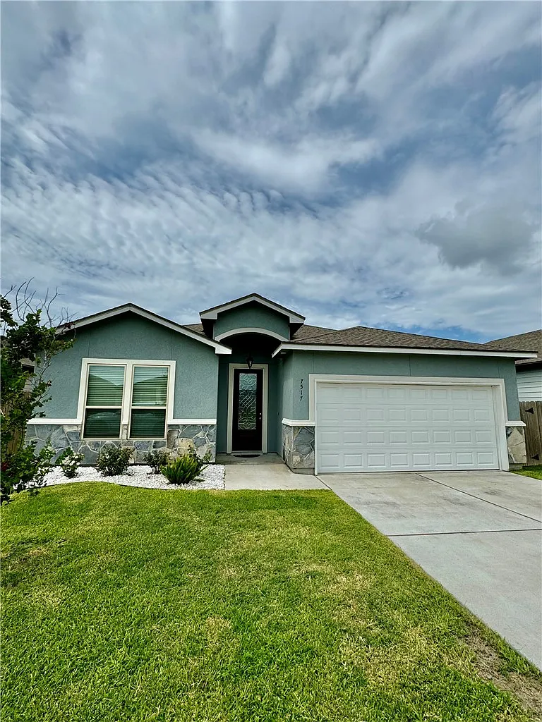 3 bed, 2.0 bath, 1670 sqft, $2,350 — Photo 2