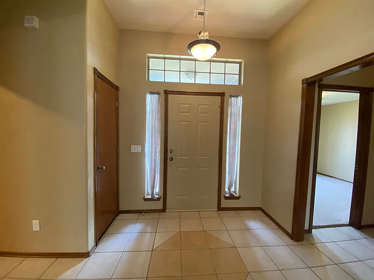 509 Allison Ln — Photo 2