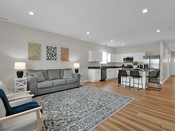 3rd image of 121 Isabelle Rd