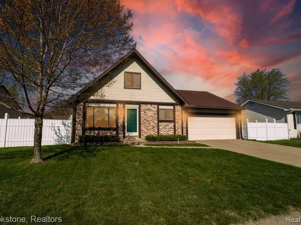 49213 Kimberly Ann Ln, Chesterfield, MI 48051