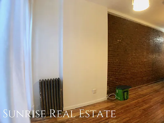 Rented by Sunrise Real Estate | media 32