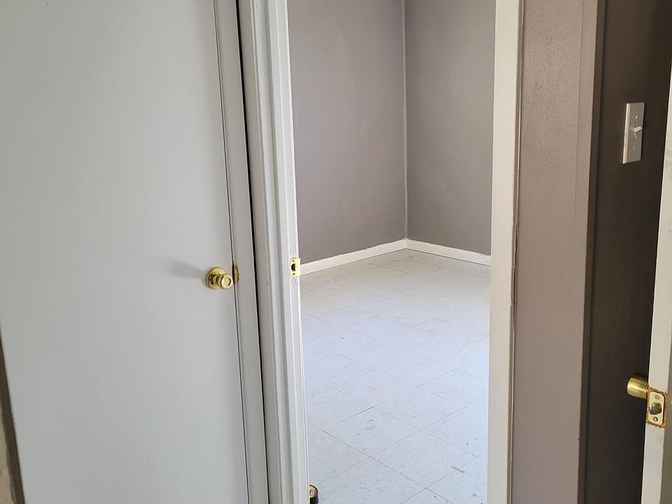 2nd image of 8 Honeysuckle Dr #4
