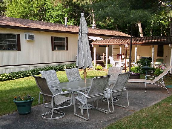 view of yard and patio
