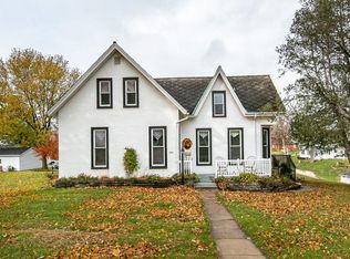 399 Montgomery Ave, East Dubuque, IL 61025