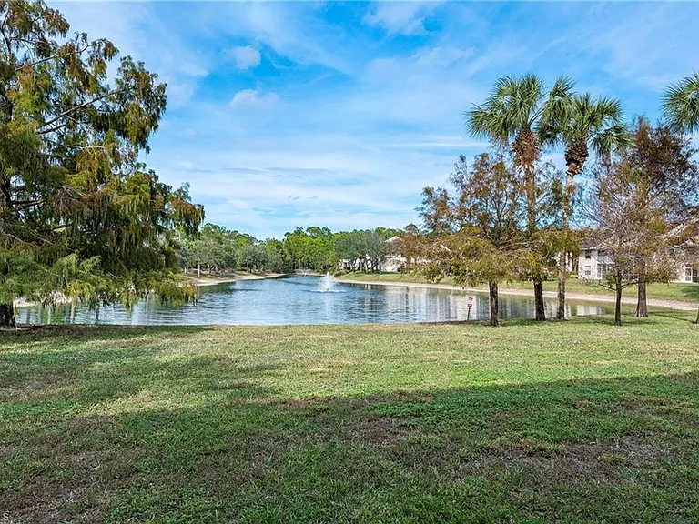 465 Robin Hood Cir #101 — Photo 2