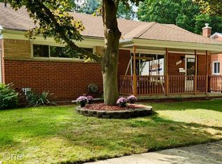 9031 Sunbury St, Livonia, MI 48150