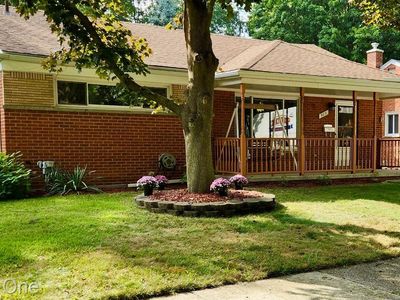 9031 Sunbury St, Livonia, MI, 48150