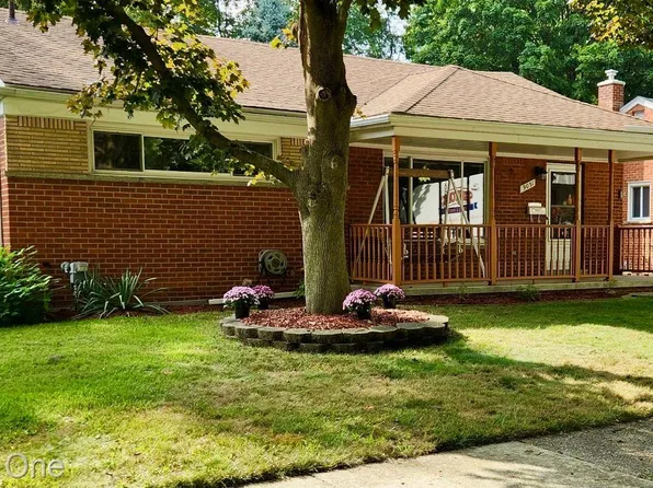 9031 Sunbury St, Livonia, MI 48150