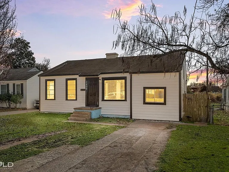 2400 Broadway Dr — Photo 1