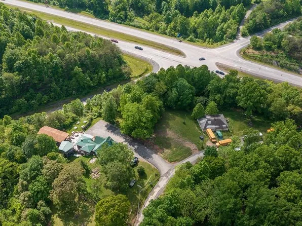 211 Oscar White Rd, Lansing, WV 25862