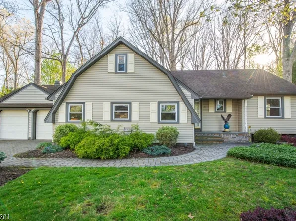 16 E Circuit Dr, Roxbury Twp., NJ 07876