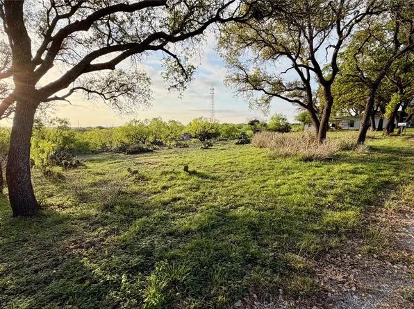 1811 S Oak St, Brady, TX 76825