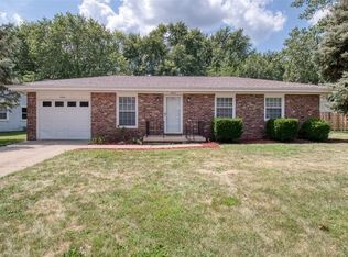 7 Kirkwood Dr, Clinton, IL 61727
