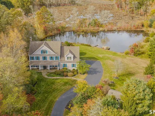 17 Hathaway Road, East Lyme, CT 06333