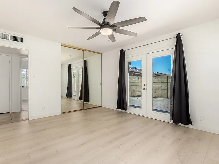 2324 E Palmcroft Dr — Photo 13