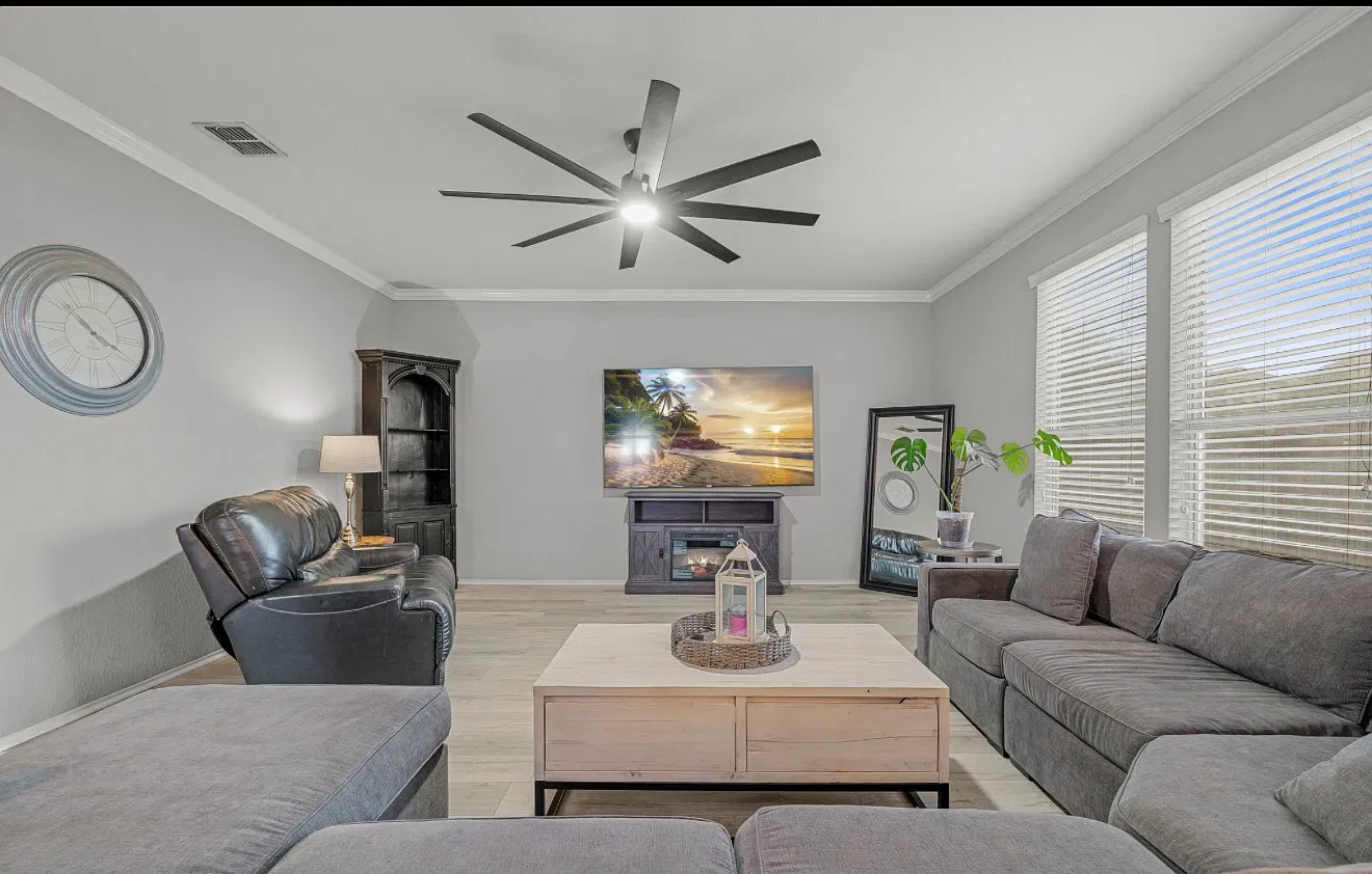 3 bed, 2329 sqft, $2,200 — Photo 4