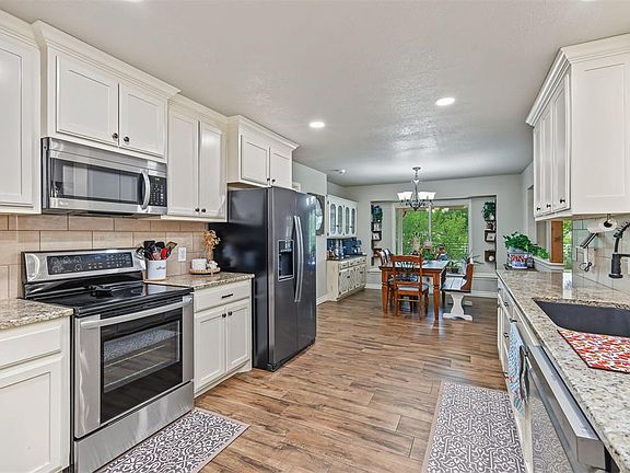 4th image of 10409 Long Meadow Rd