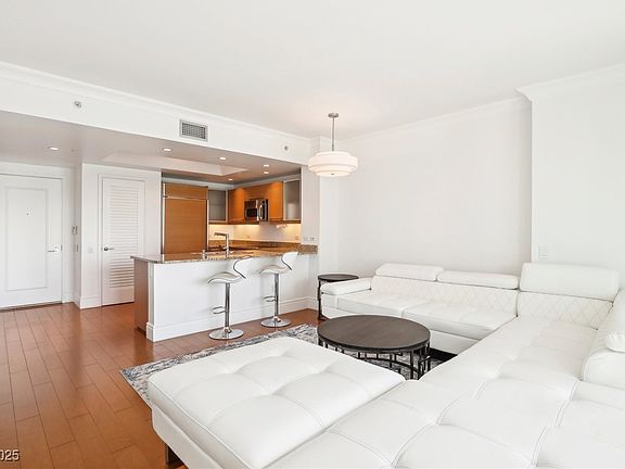 3rd image of 322 Karen Ave Unit 206