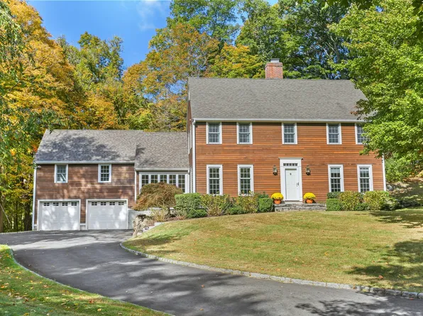19 Oak Knoll Road, Ridgefield, CT 06877