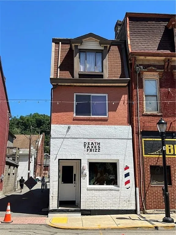 3 bed, $1,695 — Photo 1