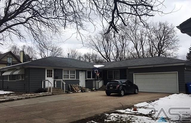 2nd image of 1212 N Lincoln Ave