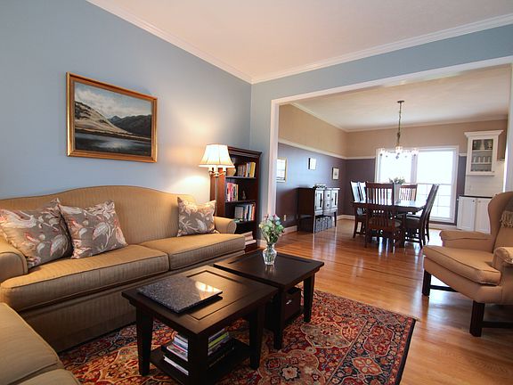 5th image of 54 Finch Wood Ln