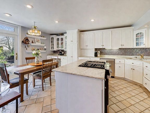 3rd image of 1 Maple Tree Ct
