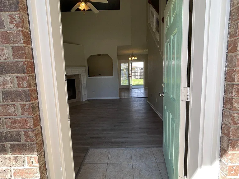 2309 Maedell Dr — Photo 2