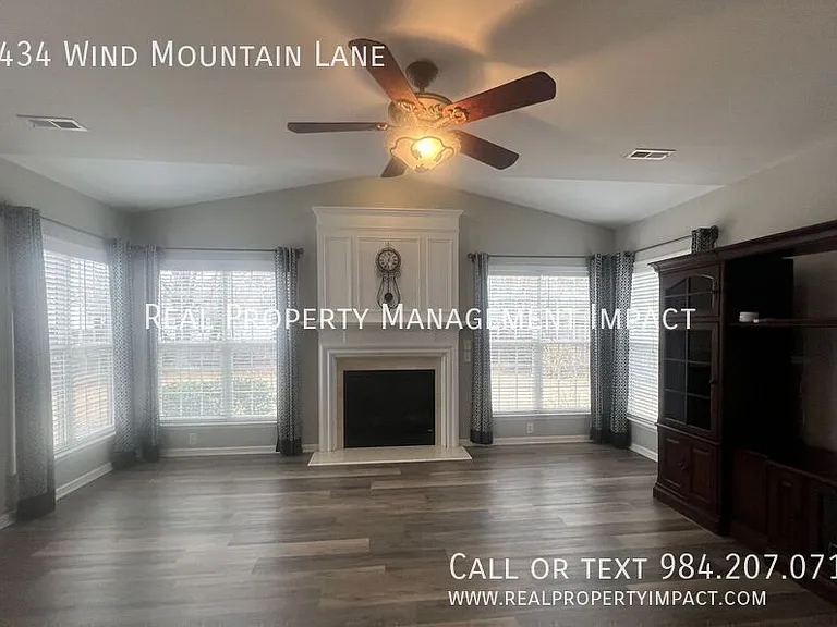 5434 Wind Mountain Ln — Photo 10