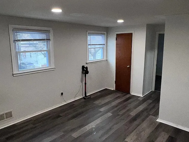 527 Oak St — Photo 11
