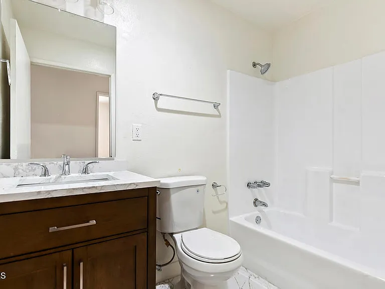 532 E 97th St #3 — Photo 10
