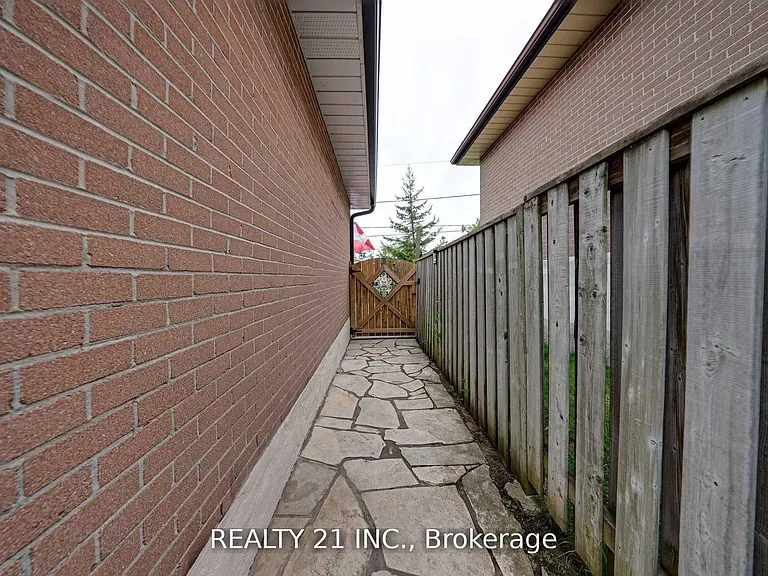 812 Sanok Dr #BASEMENT — Photo 2