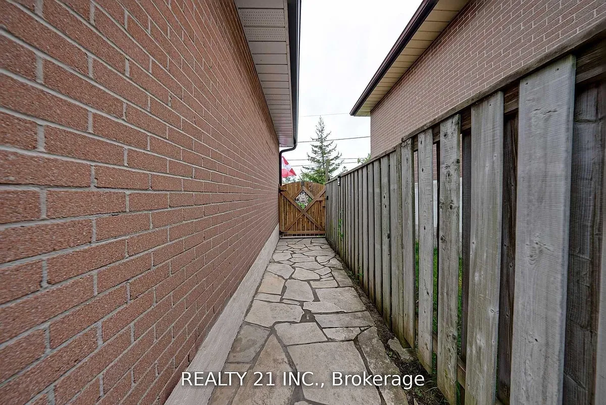 Building Photo - 812 Sanok Dr #BASEMENT