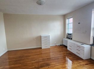 25-59 41st St #5, Astoria, NY 11103