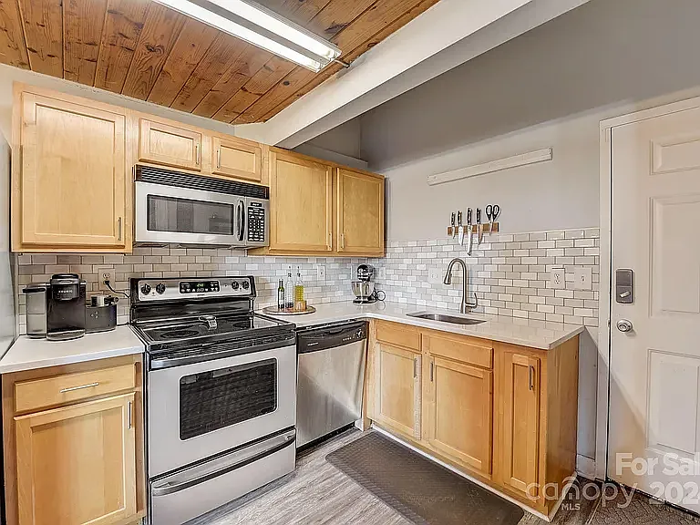 201 S Hoskins Rd #321 — Photo 7