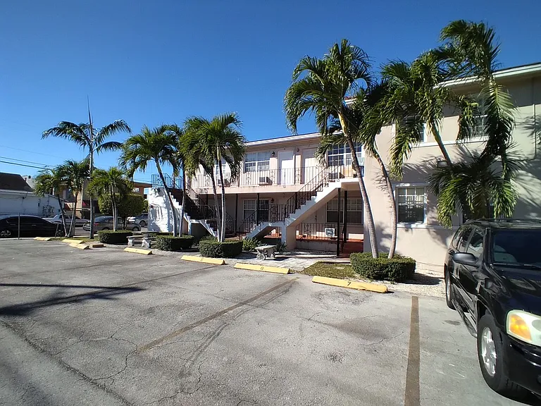 1101 SW 6th St — Photo 4