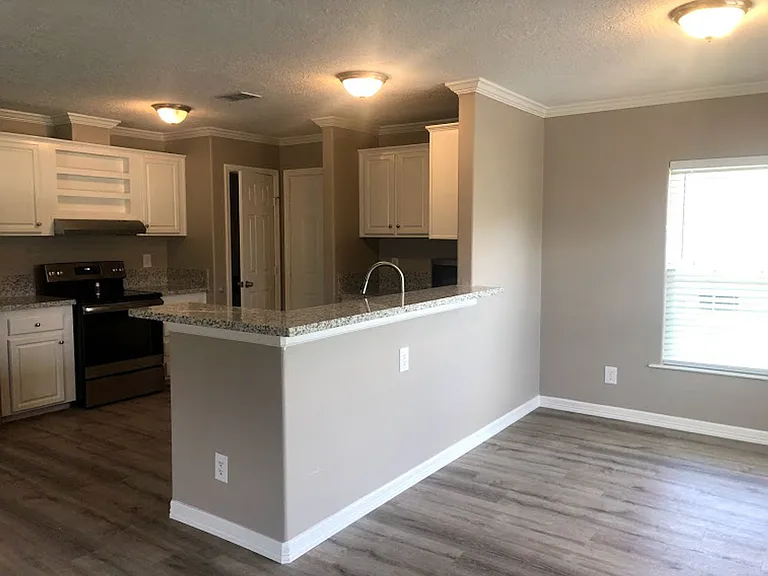166 Varsity Dr — Photo 16